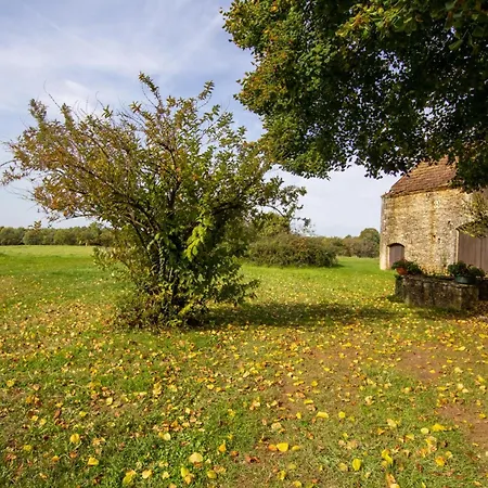 Avec Cheminee, Terrasse Et Jardin Pres De Sarlat - Fr-1-616-31 * Archignac