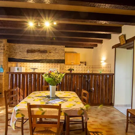 Casa vacanze Avec Cheminée, Animaux Acceptés, Près De Sarlat - Fr-1-616-31 Archignac